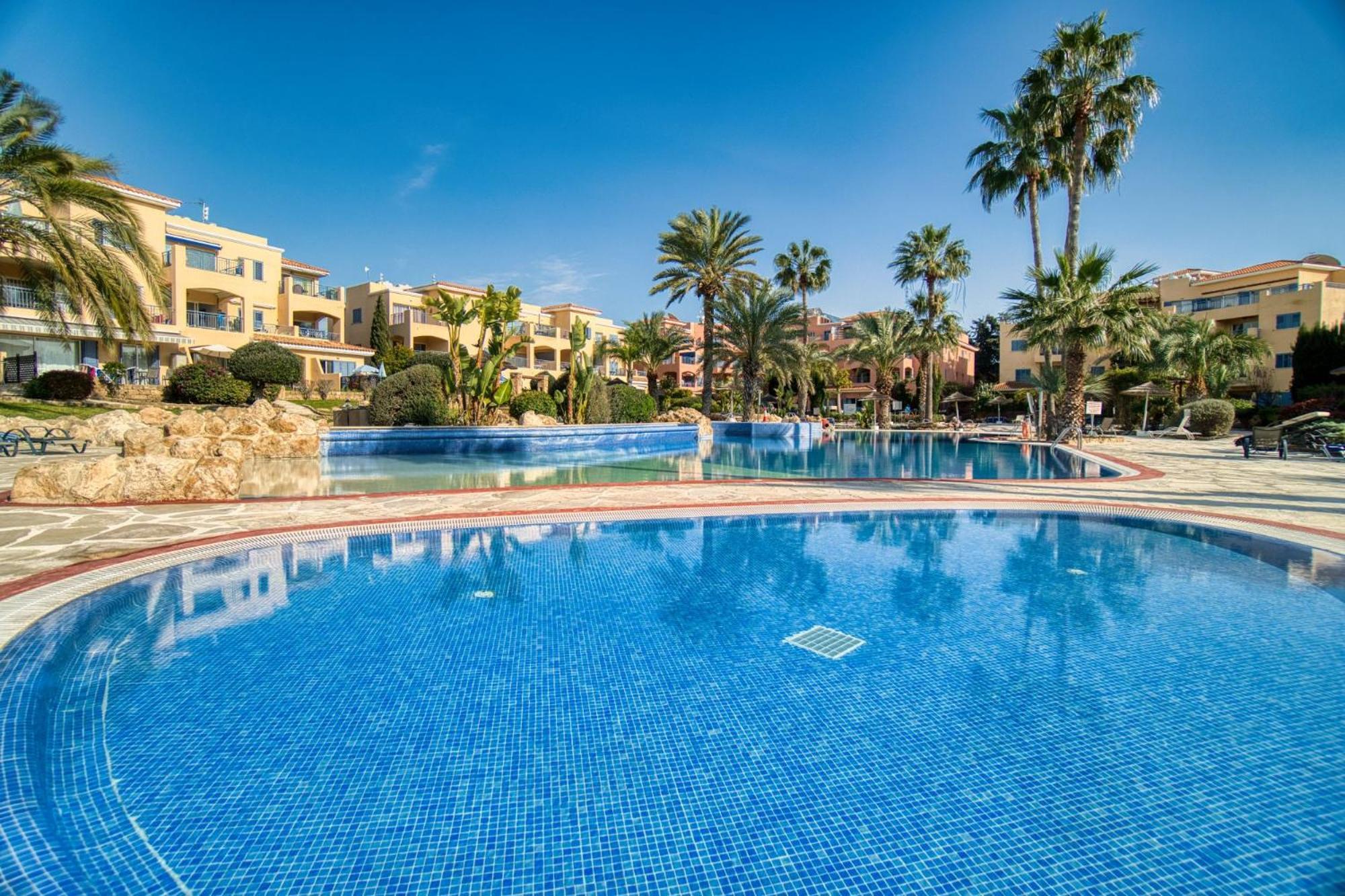 Limnaria Gardens H 202 *